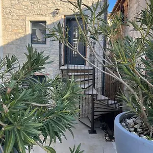 https://stone-house.in-istria.net